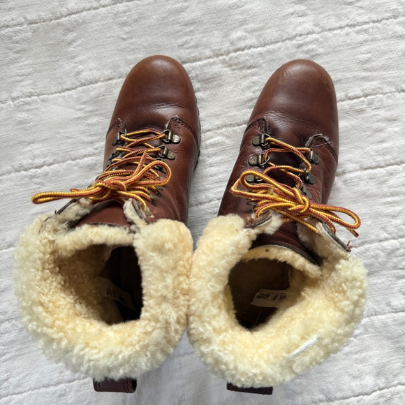 Vintage Leather Shearling Winter Boot • Size: 6 - Picture 7 of 9